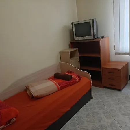 Krasno Selo Plaza Διαμέρισμα *
